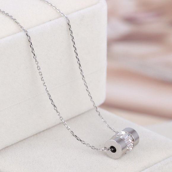 Michael Kors Cylindrical Pendant Short Chain - Picture 4 of 5